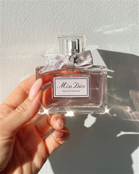 cual es el mejor perfume miss dior|what does Miss Dior perfume smell like.